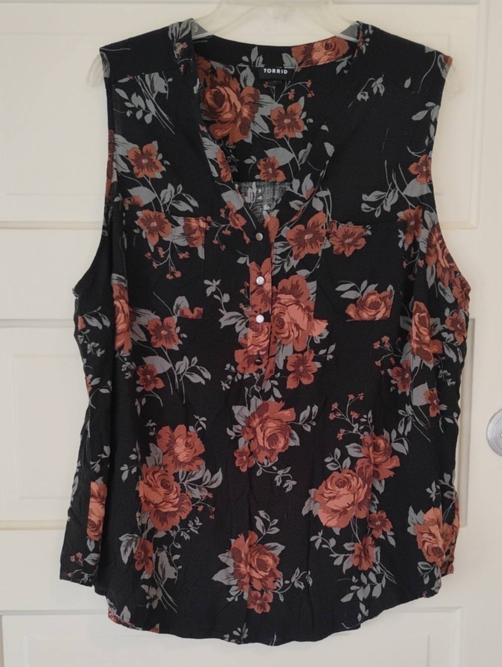 torrid Black Floral Henley Tank with Rust Rose Print Sz 2X